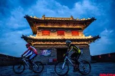开云-自行车夜战：吴越飞鹰队读秒扳平川蜀犀牛队，主帅临场妙招更衣室氛围正向